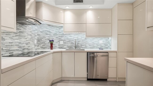 Building Photo - 300 Bayview Dr