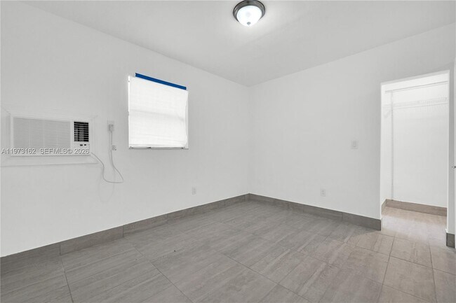 Building Photo - 13390 NE 6th Ave