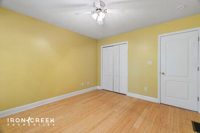 Building Photo - 49 Azalea Dr