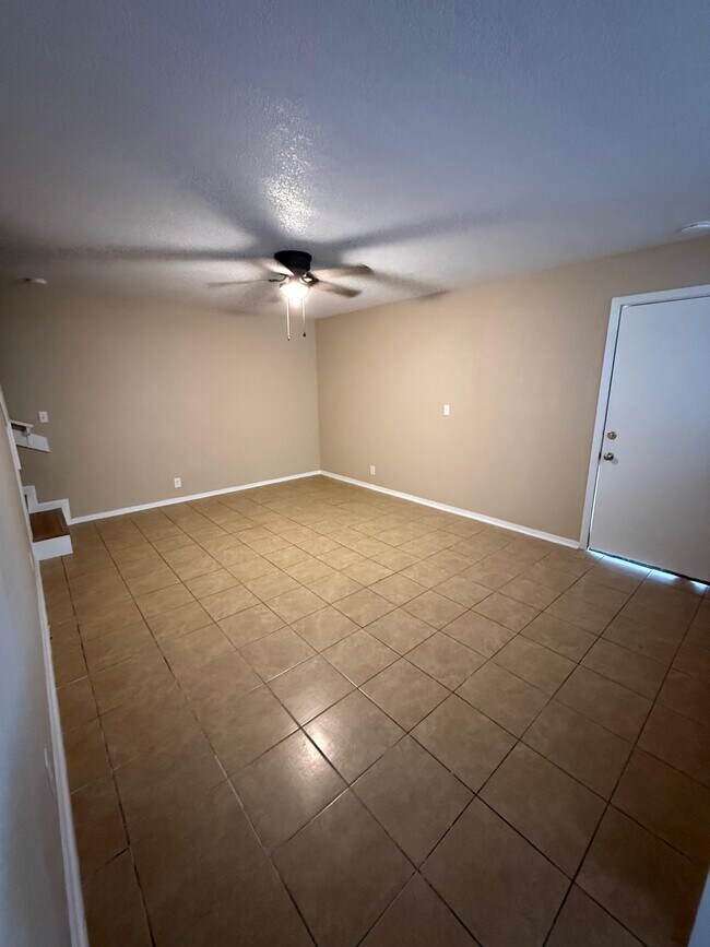 Building Photo - 8000 Winsford Dr