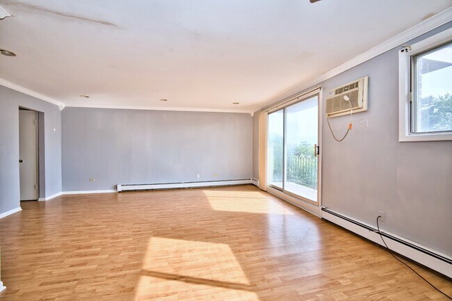 Building Photo - 9445 Kenton Ave