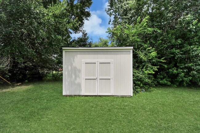 Building Photo - 4011 Ebbtide Dr