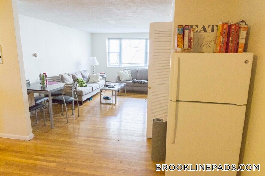 Building Photo - 110 Babcock St