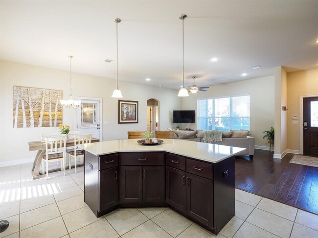 Building Photo - 5605 Roosevelt Ave