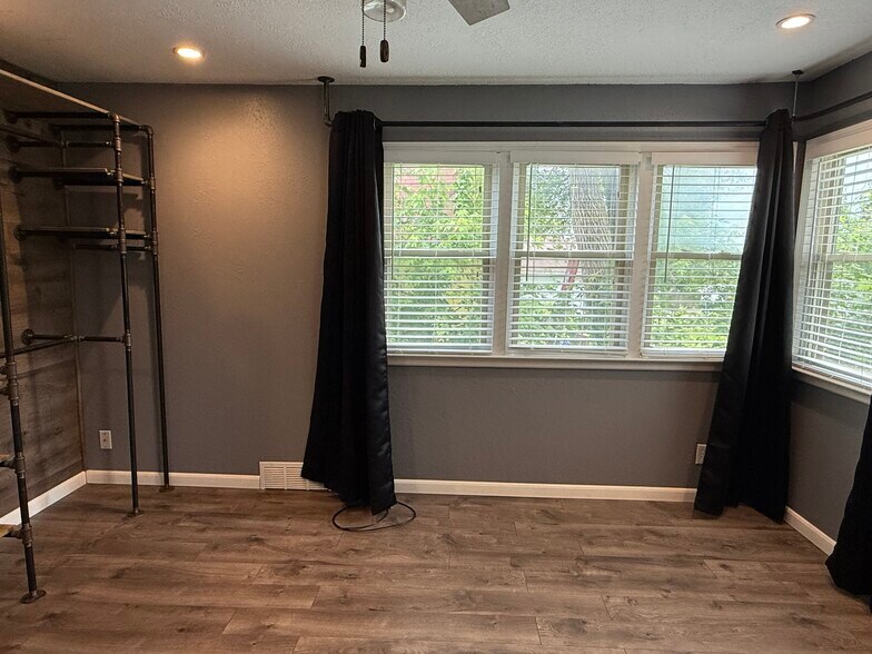 Building Photo - 710 S Silver St