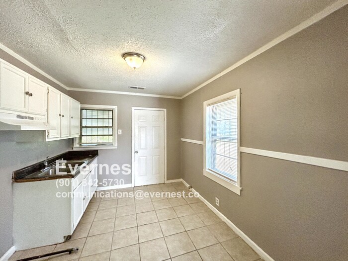 Building Photo - 1507 Wilson St