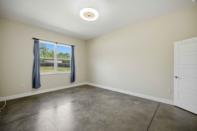 Building Photo - Country Living with Modern Convenience!