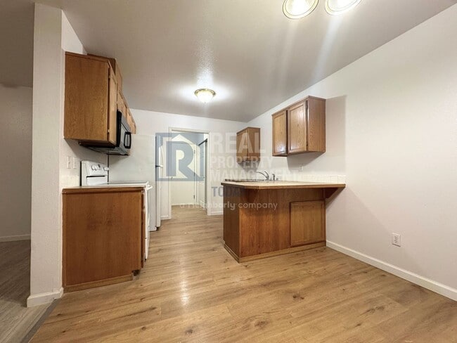 Building Photo - Spacious 3-Bedroom Townhome with Garage in Spanaway!