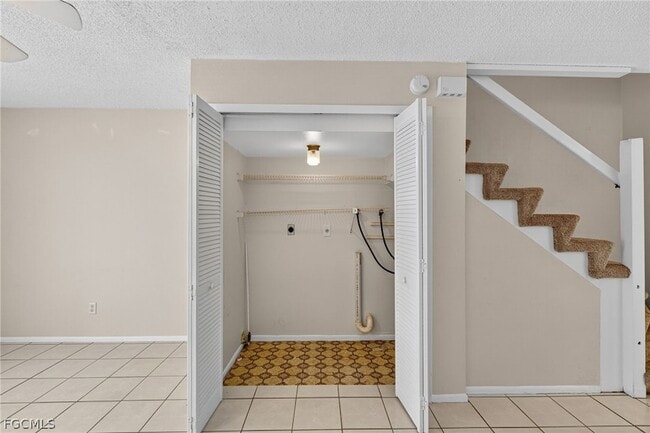 Building Photo - 4641 SW Santa Barbara Pl