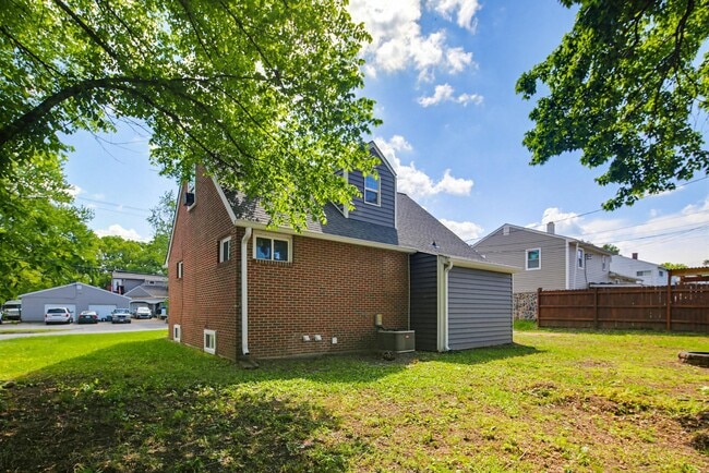 Building Photo - 619 Old Stage Rd