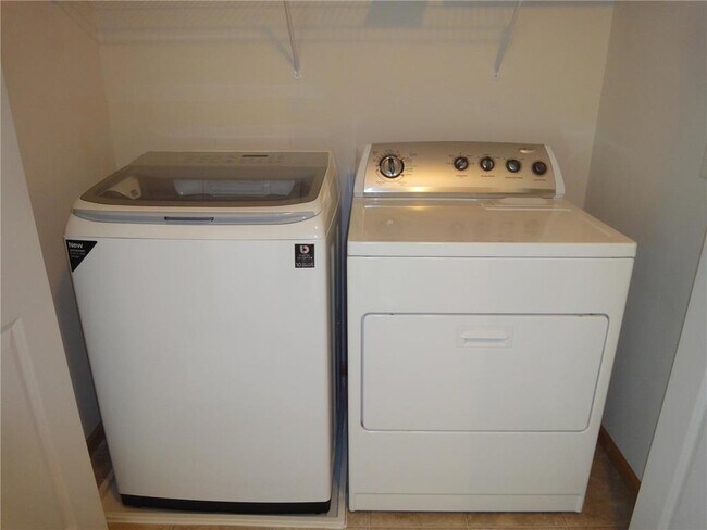 Building Photo - 11846 Emery Village Dr N