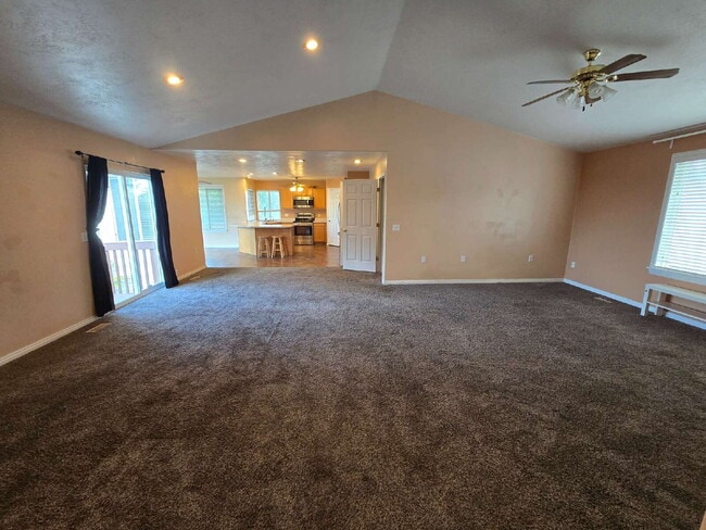 Building Photo - Spacious 5-Bedroom West Valley City Home w...