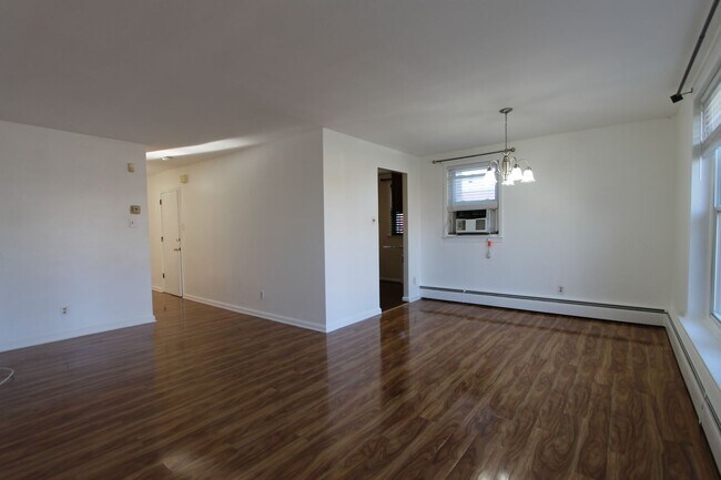 Building Photo - 6460 Ardleigh St