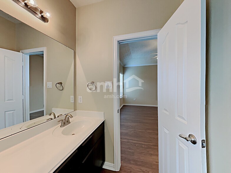 Building Photo - 28914 Hidden Lake Ct