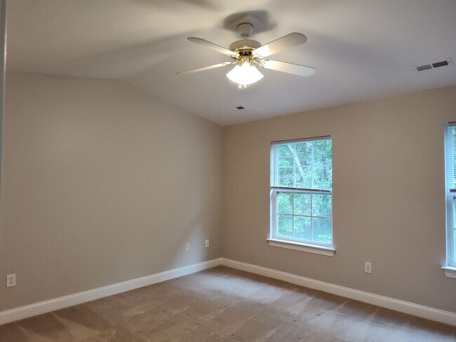 Building Photo - Move in ready Townhome in Morrison Place!