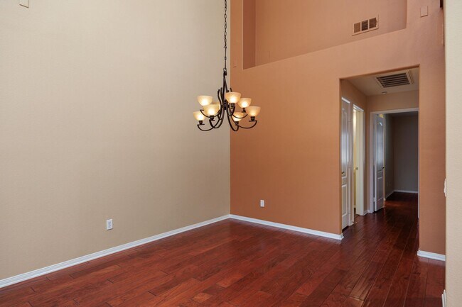 Building Photo - 10410 Duxbury Ln