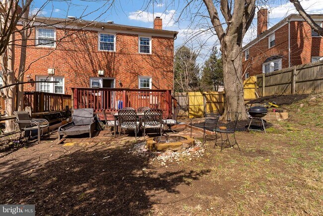 Building Photo - 633 Walker Ave