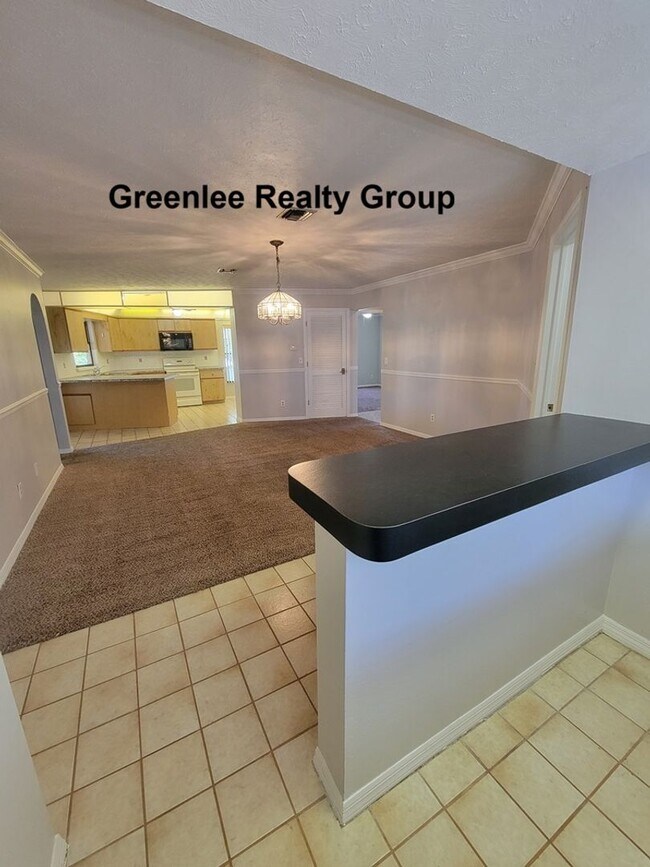 Building Photo - Large 3 Bed/2Bath/2 Car Garage Home in Port Richey- 1914 sqft!