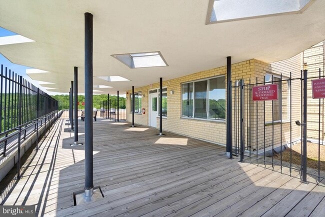 Building Photo - 6641 Wakefield Dr