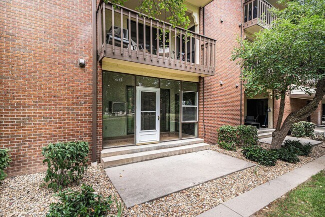 Building Photo - 13950 E Oxford Pl