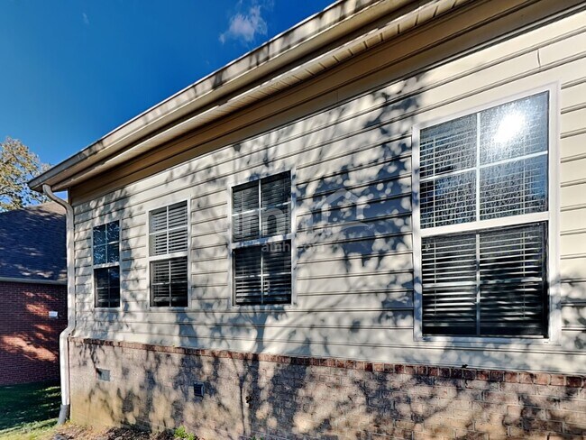 Building Photo - 116 Lake Point Ct