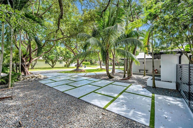 Building Photo - 11340 SW 74th Ct