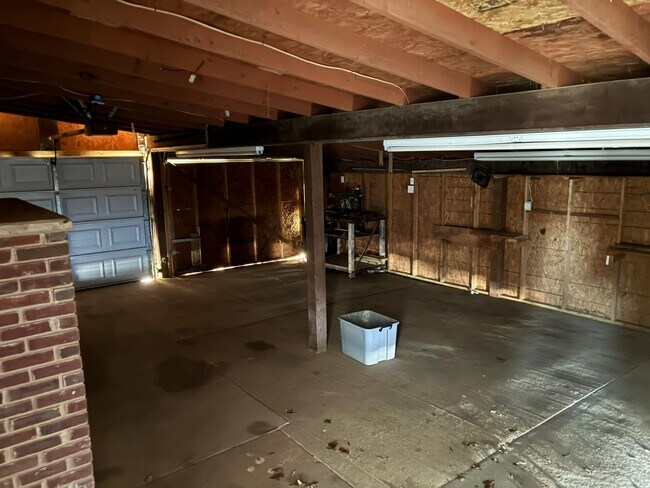 Building Photo - Welcome to the Heart of Unionville prime location!