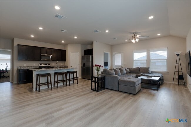 Building Photo - 2334 Aylesbury Dr