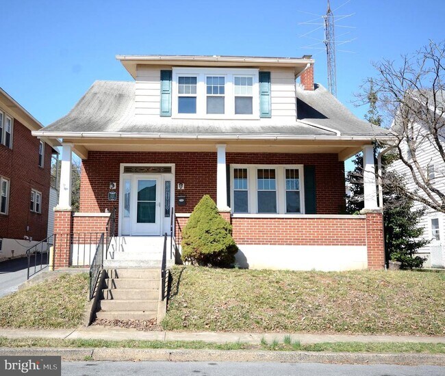 Building Photo - 623 Guilford Ave