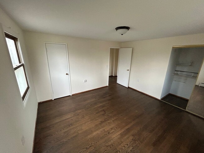 Building Photo - 5 Woodlawn Ave