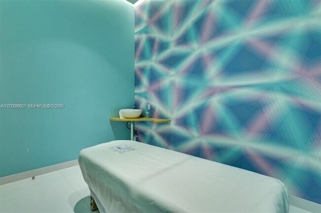 Building Photo - 501 NE 31st St