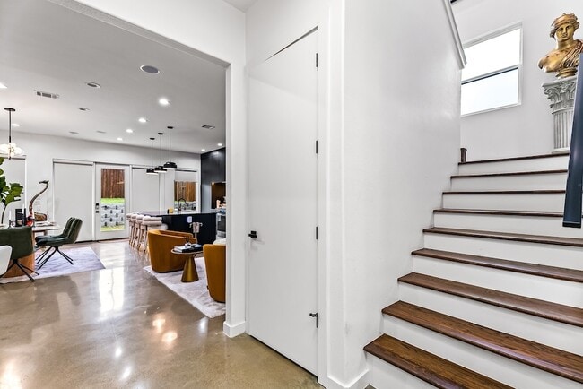 Building Photo - 1211 Bonnie View Rd