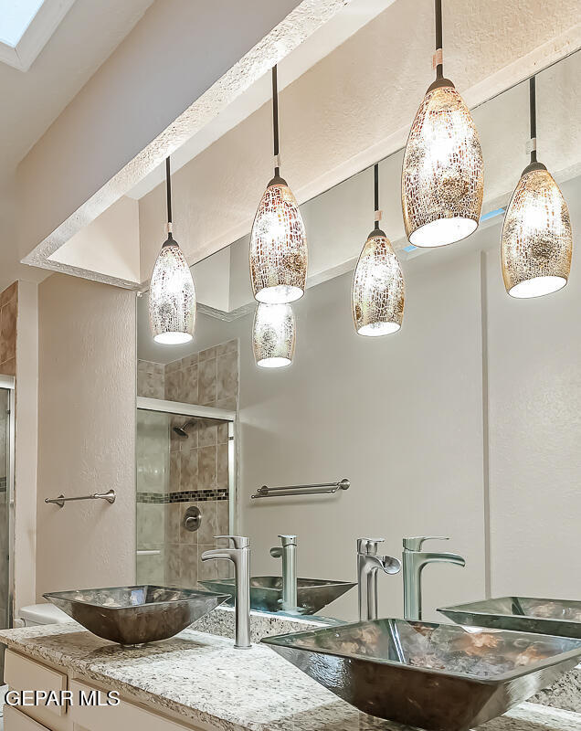 Building Photo - 150 Silver Shadow Dr