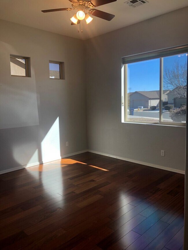 Building Photo - 4 Bedroom 2 Bath in Granville
