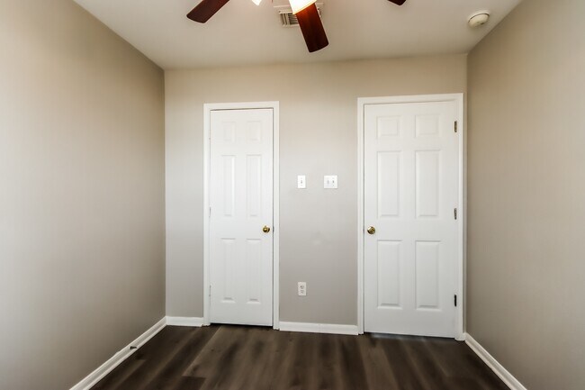 Building Photo - 1111 Richcrest Dr