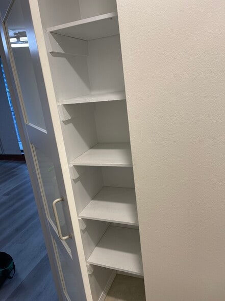 Building Photo - 2740 N Pine Grove Ave