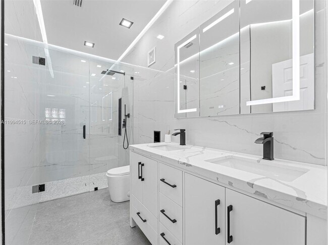 Building Photo - 4851 Bonsai Cir