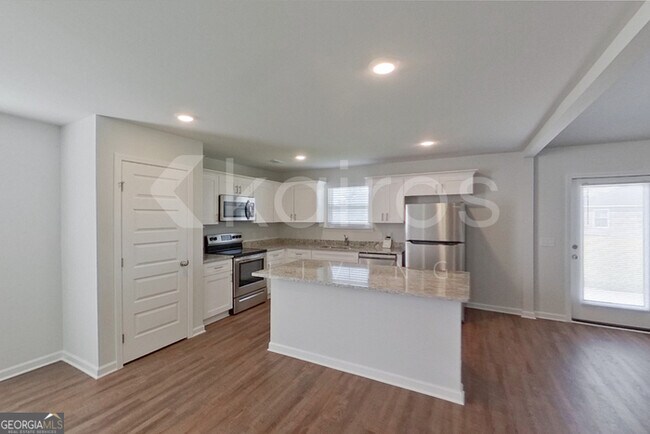 Building Photo - 137 Western Red Cedar Dr