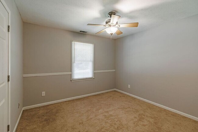 Building Photo - 145 VFW Dr