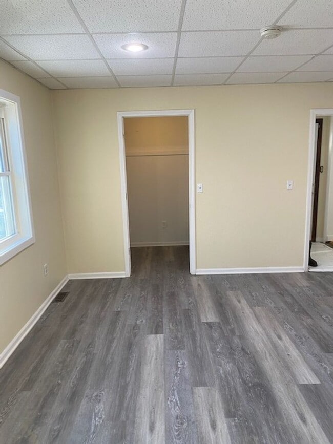 Building Photo - Spacious and beautifully remodeled 5 bed 2 bathroom home