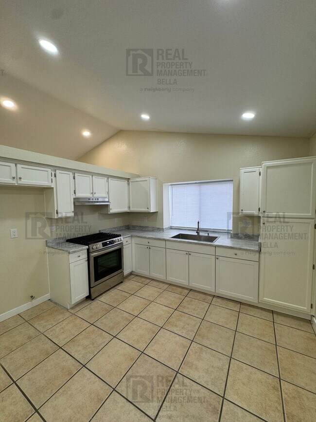 Building Photo - Corner-Lot Charmer with Open Layout and Sp...