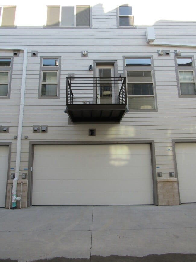 Building Photo - Town home a Block away from Sloan's Lake with roof top Deck