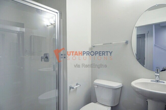 Building Photo - 1008 W 430 S