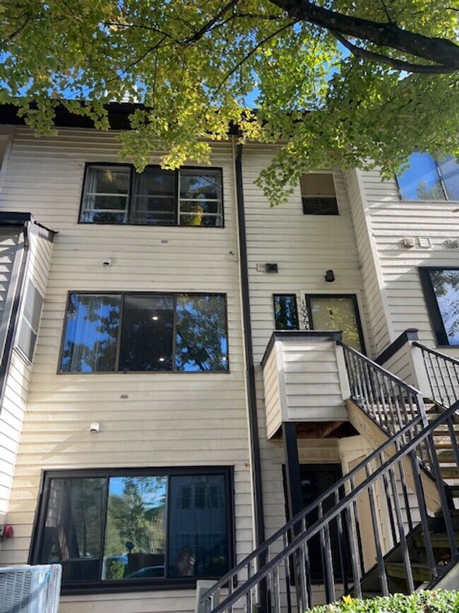 Building Photo - CONDO WITH LOFT IN GAITHERSBURG