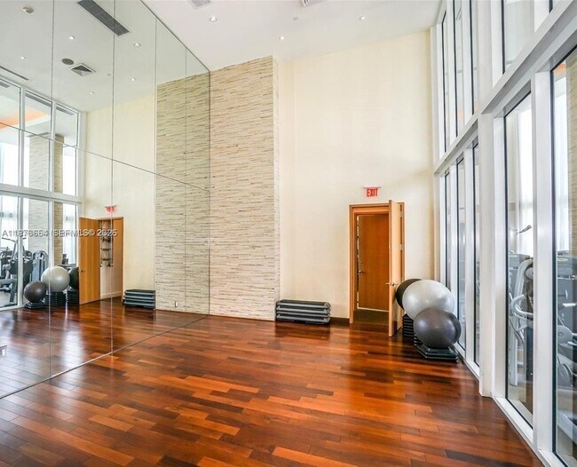 Building Photo - 15901 Collins Ave