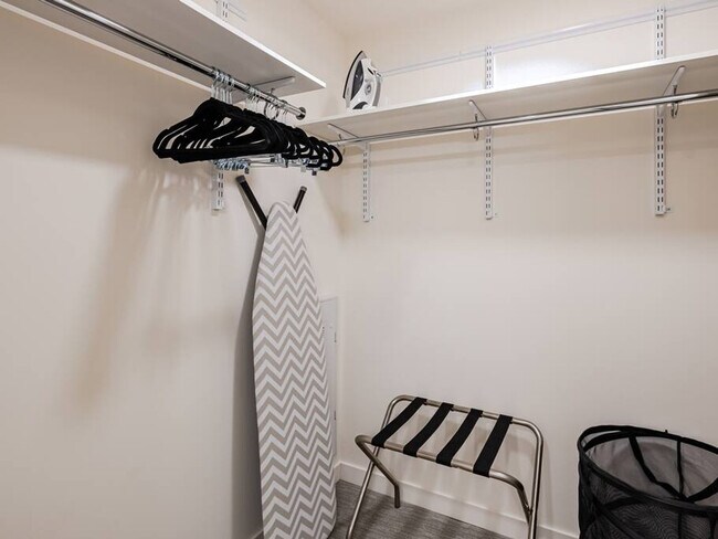 Building Photo - 1550 NW Naito Pkwy