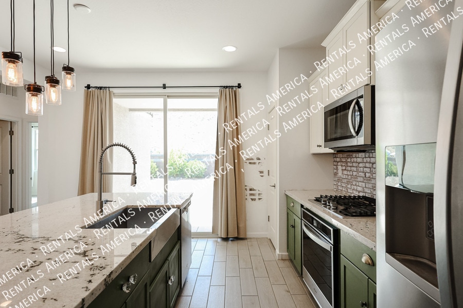 Building Photo - 33948 Beeblossom Trl