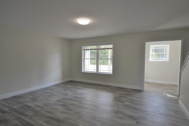 Living Room - 450 Brewer Lake Rd