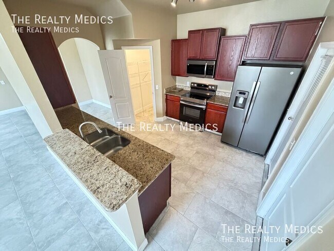 Building Photo - 2411 Grasmere View Pkwy N