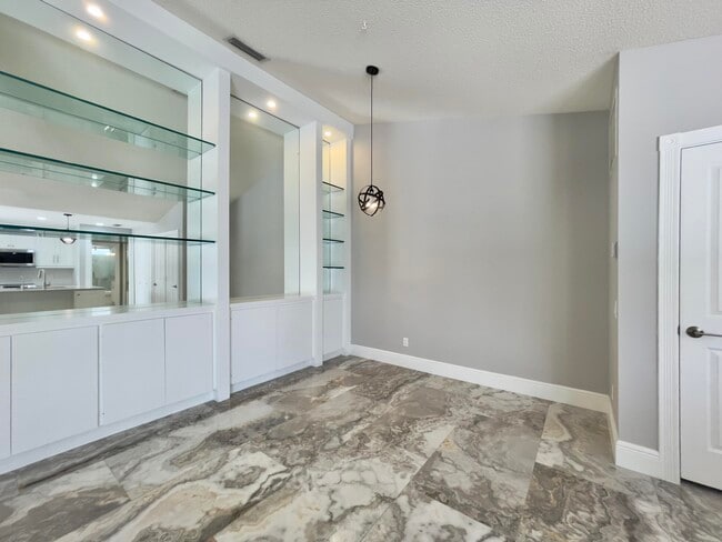 Building Photo - 6503 Geminata Oak Ct